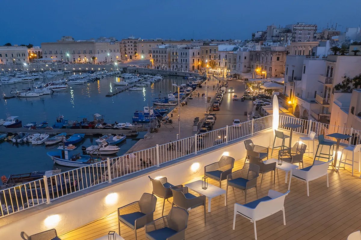 Диван пластиковый Net Bench