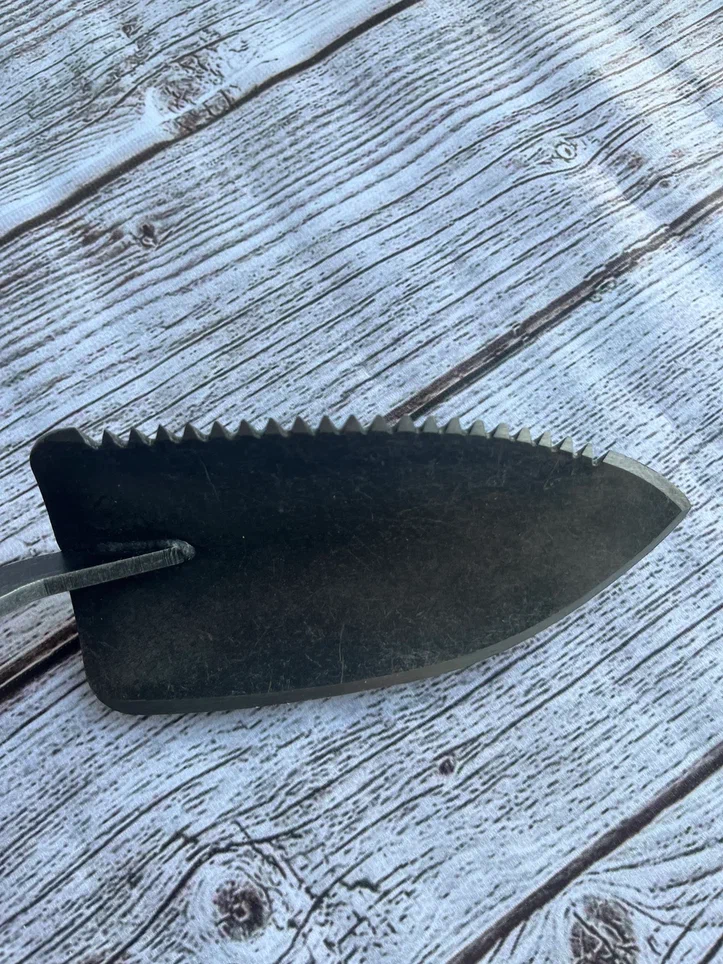 Зазубренный совок "Молодец", рукоятка из ясеня 140мм