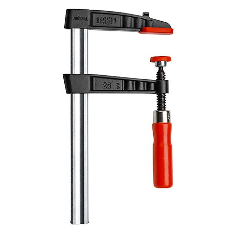 Струбцина из ковкого чугуна TG с надежной деревянной ручкой