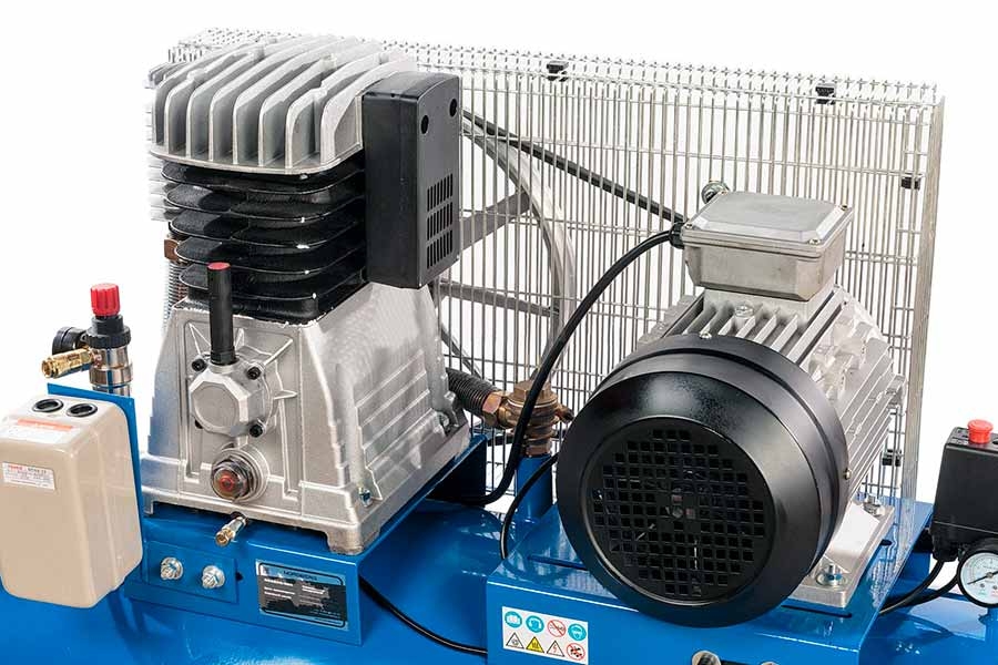 Компрессор поршневой с ременным приводом, объем 200 л.