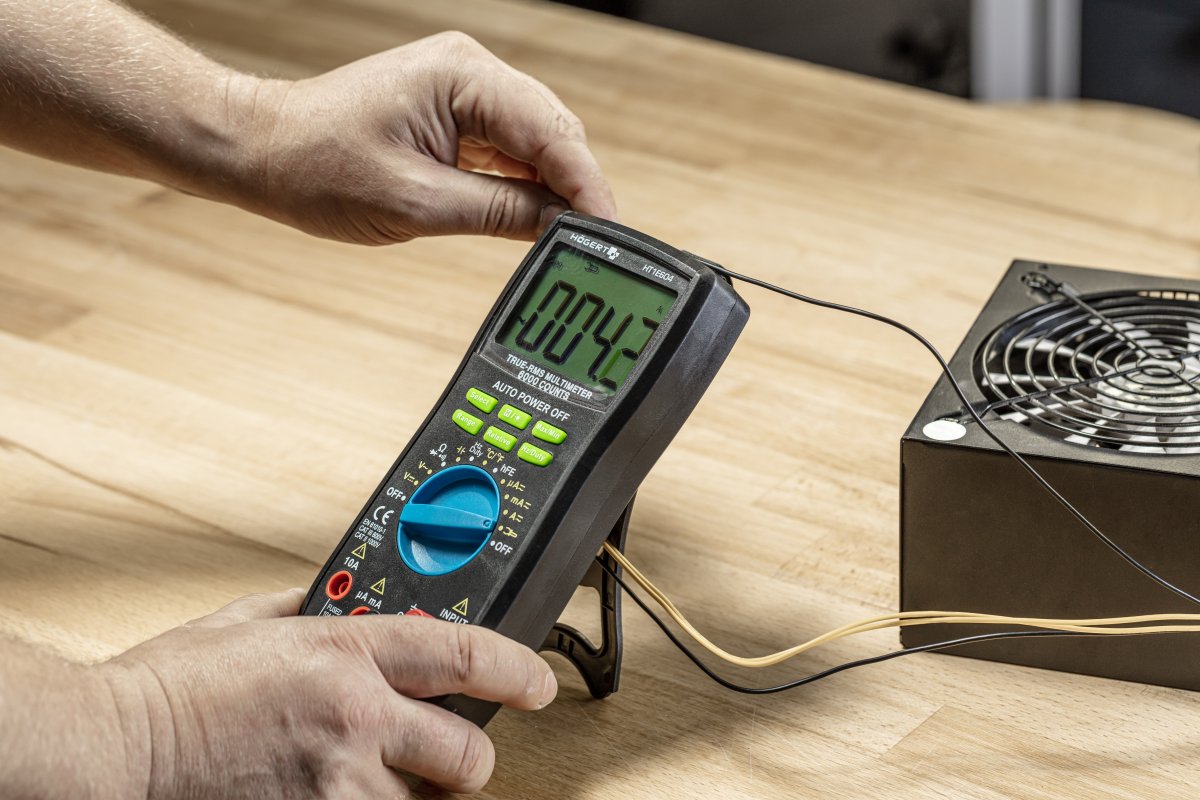 Цифровой мультиметр AUTO RANGE с магнитным держателем