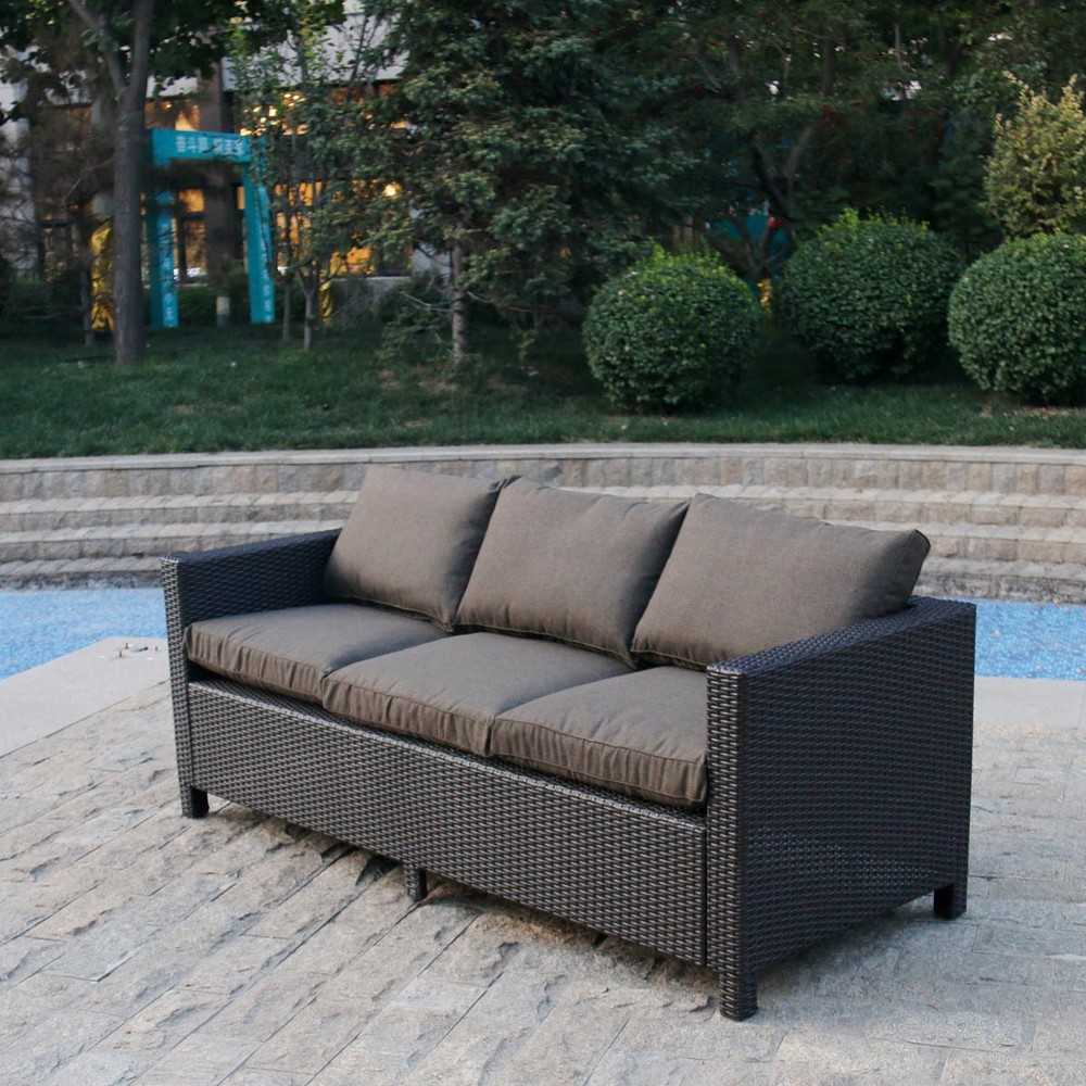 Плетеный диван