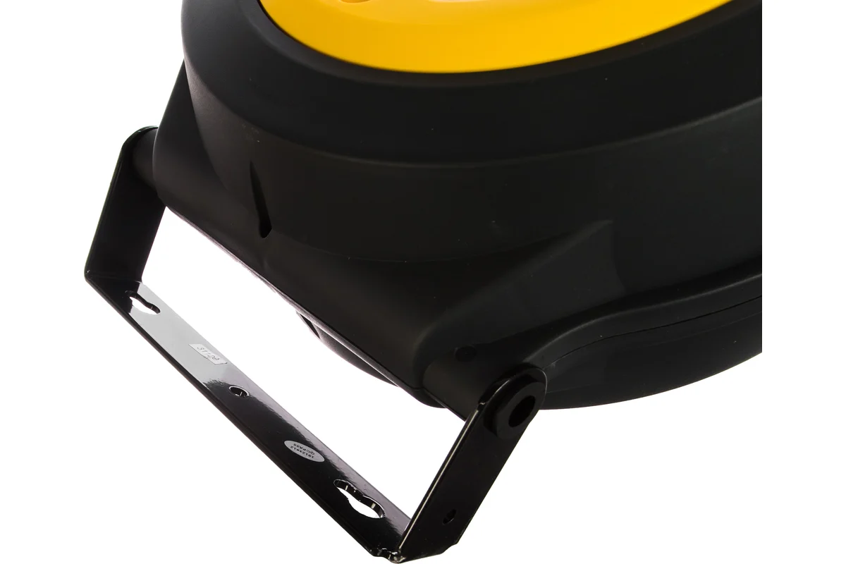 Электрический удлинитель на автоматической катушке 15 м, провод сечением 1,5 мм.