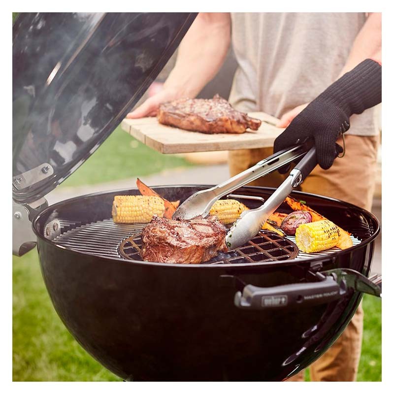 Гриль угольный Master-Touch Premium 57 см, черный