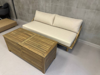 Диван деревянный трехместный с подушками Denmark