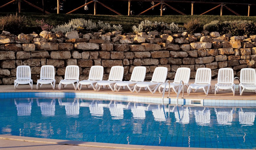 Шезлонг-лежак пластиковый Tropico