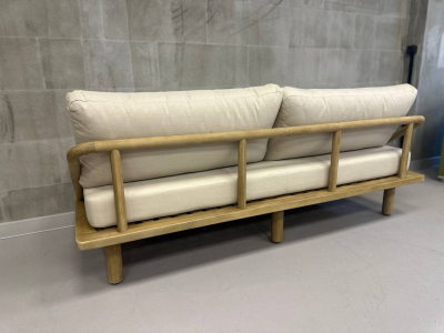 Диван деревянный трехместный с подушками Denmark