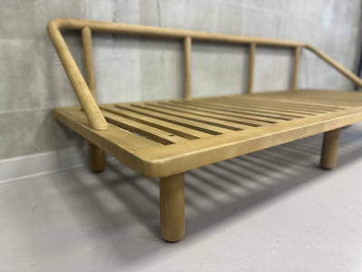 Диван деревянный трехместный с подушками Denmark