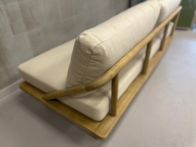 Диван деревянный трехместный с подушками Denmark