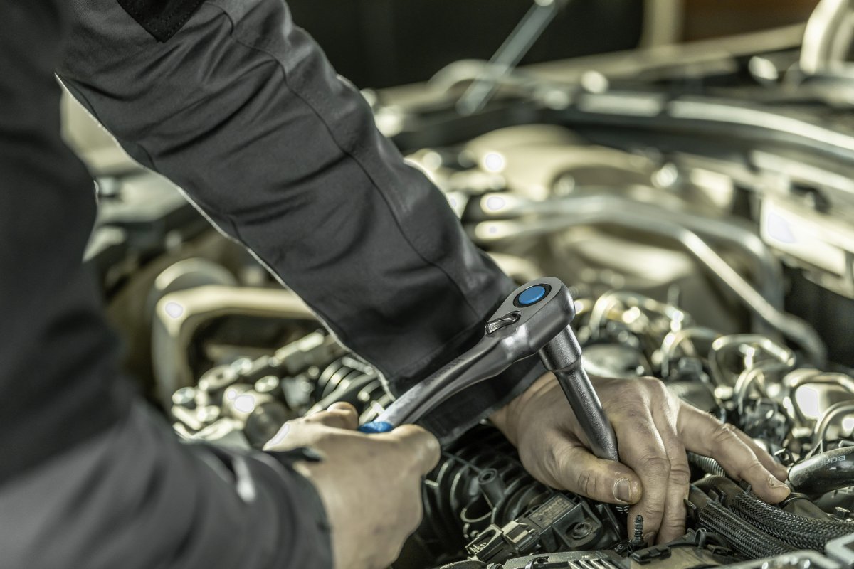 Трещотка изогнутая с кнопкой 3/8", 72 зубца