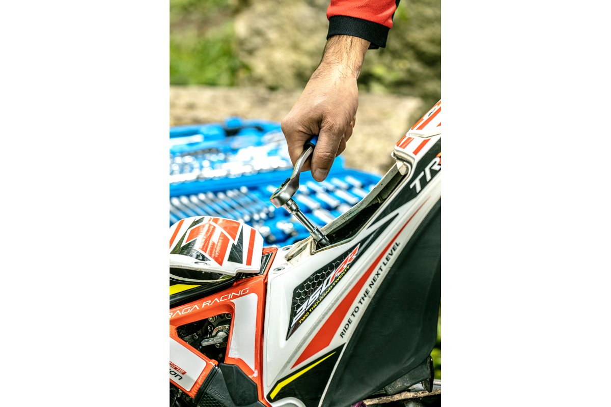 Трещотка изогнутая с кнопкой 3/8", 72 зубца