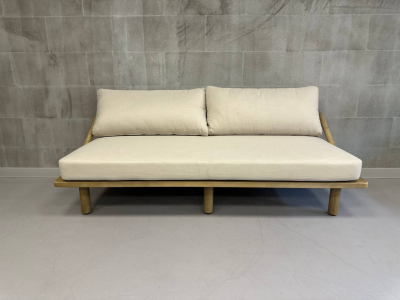 Диван деревянный трехместный с подушками Denmark