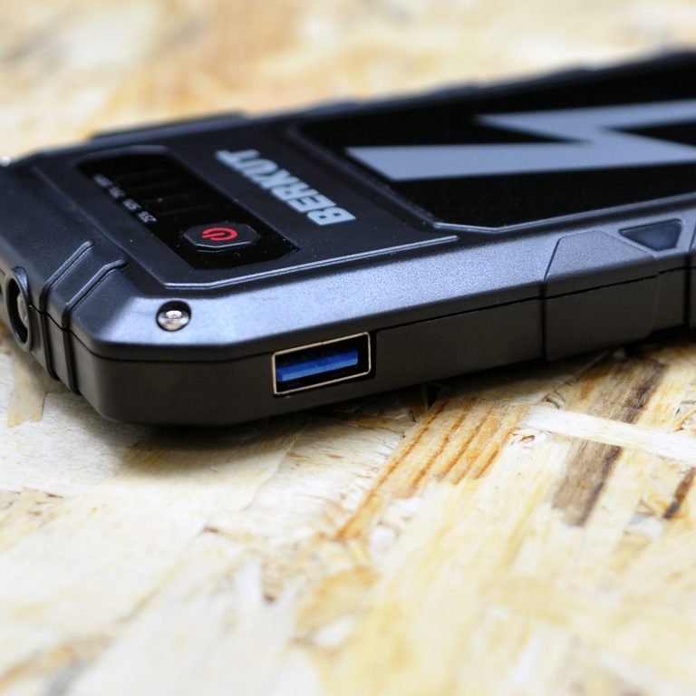 Пуско-зарядное усройство 