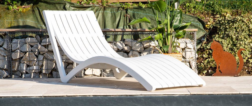 Шезлонг-лежак пластиковый Slim