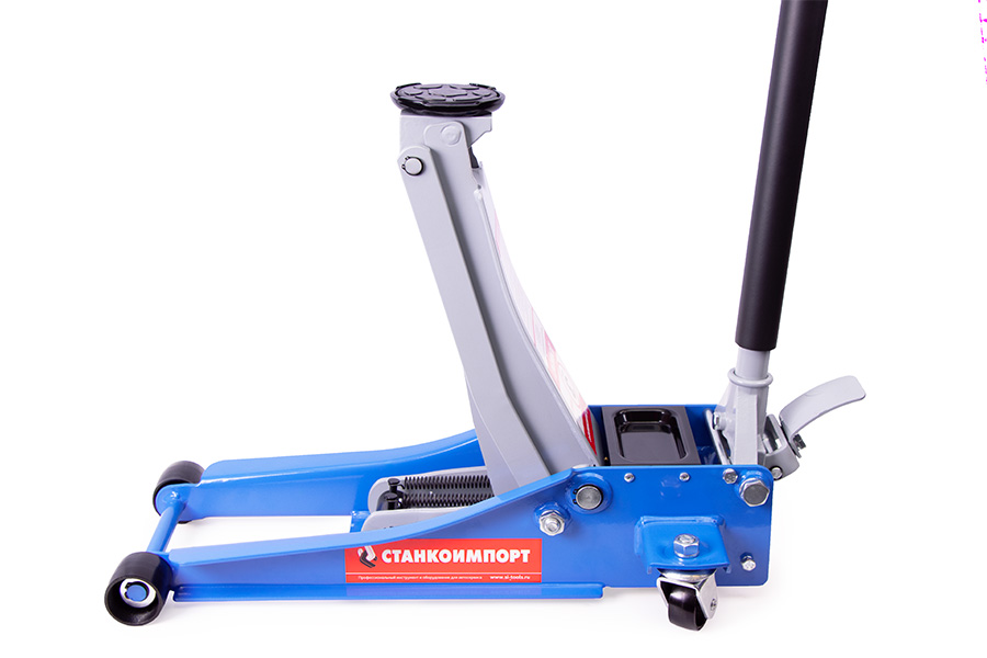 Подкатной низко профильный домкрат на 3 тонны