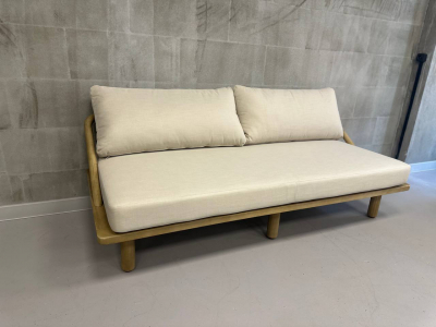 Диван деревянный трехместный с подушками Denmark