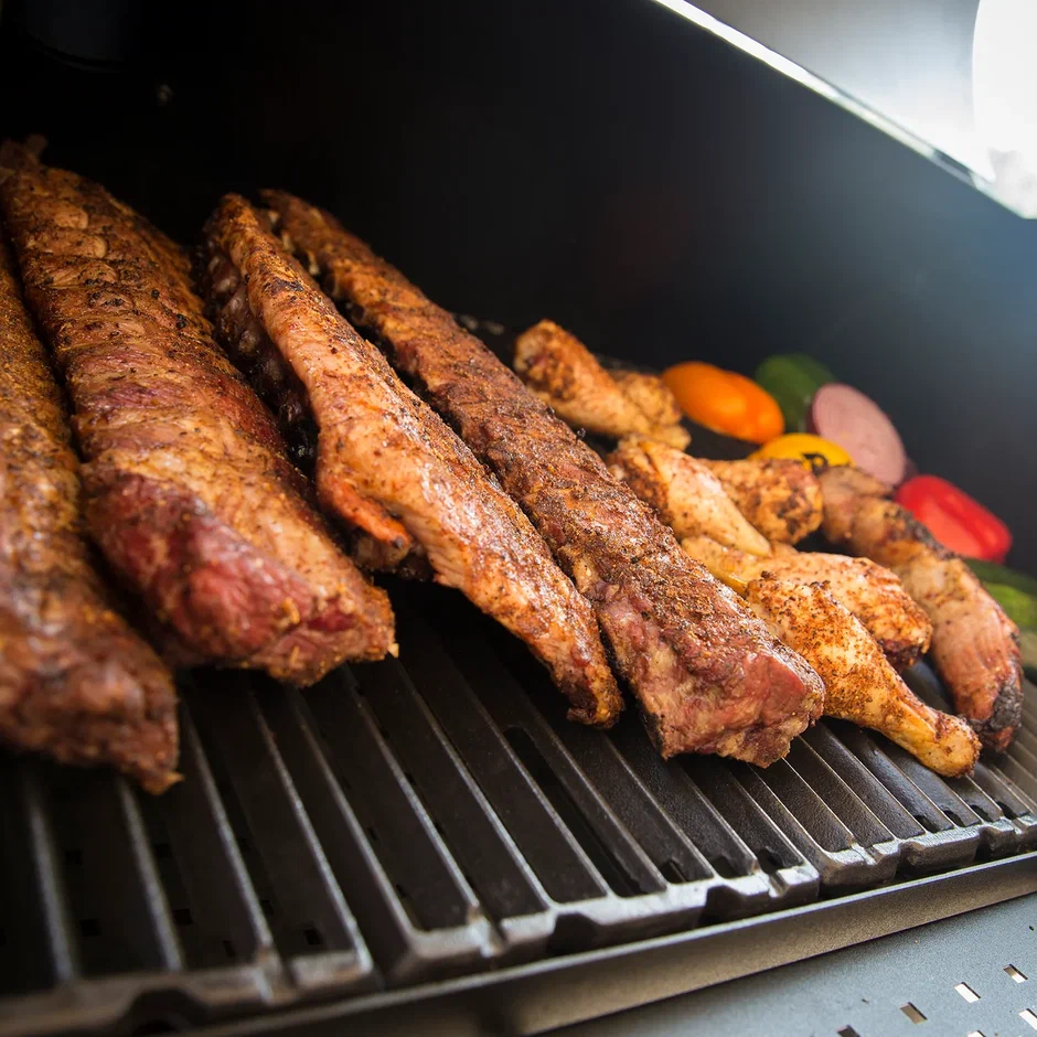 Угольный гриль коптильня Broil King Regal Offset 400