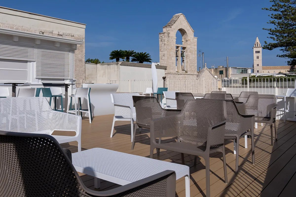 Диван пластиковый Net Bench