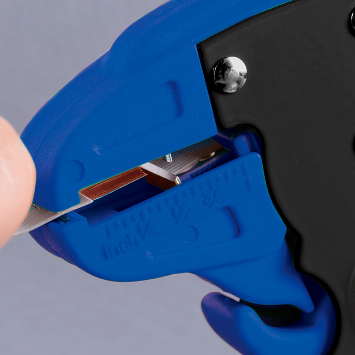 Стриппер для зачистки и резки многожильных проводов 