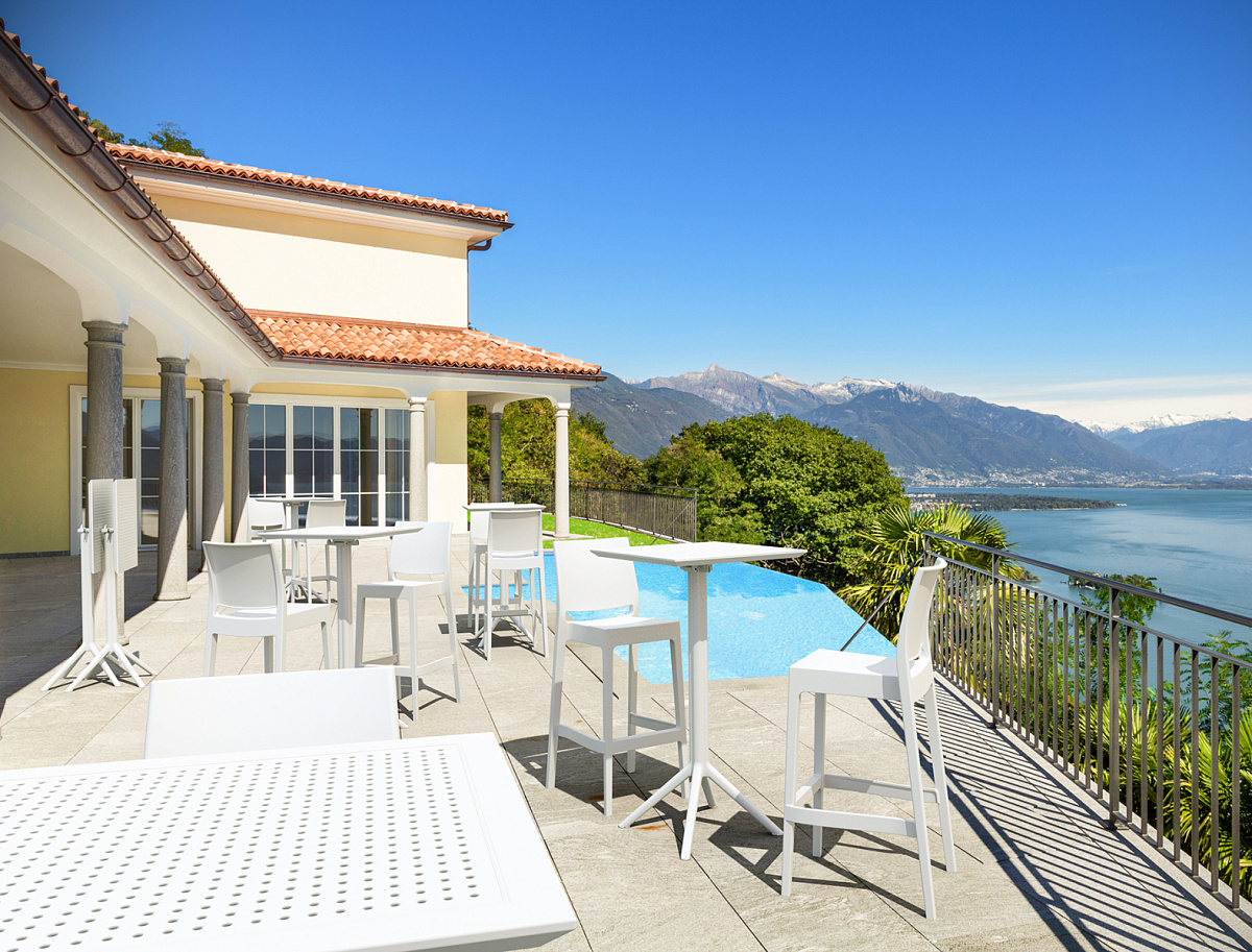 Стол пластиковый барный складной Sky Folding Bar Table