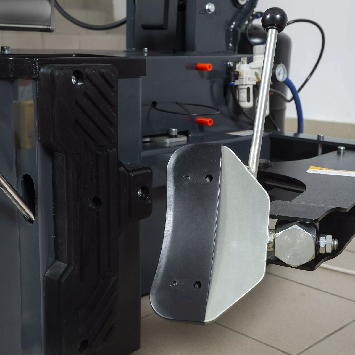 Станок шиномонтажный автоматический 12-26", инверторный 220В