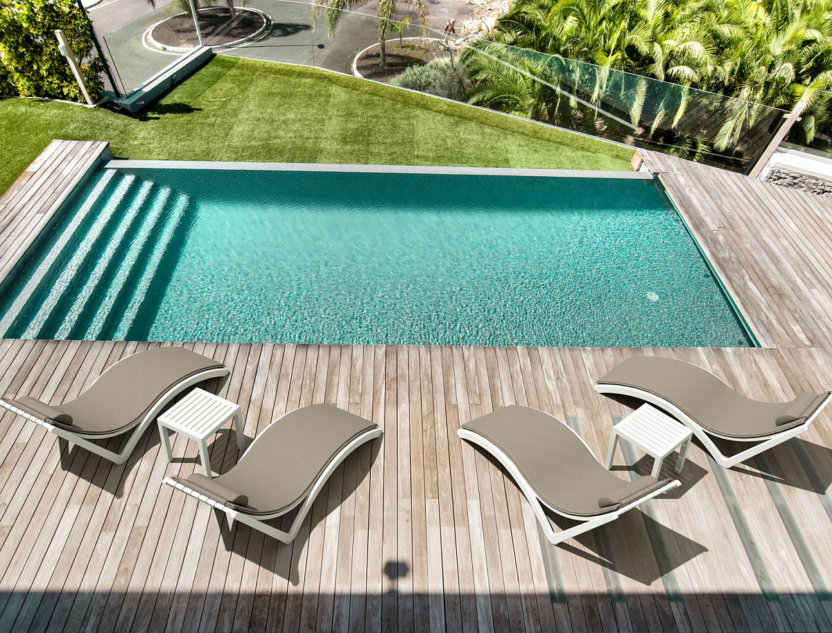 Шезлонг-лежак пластиковый Slim