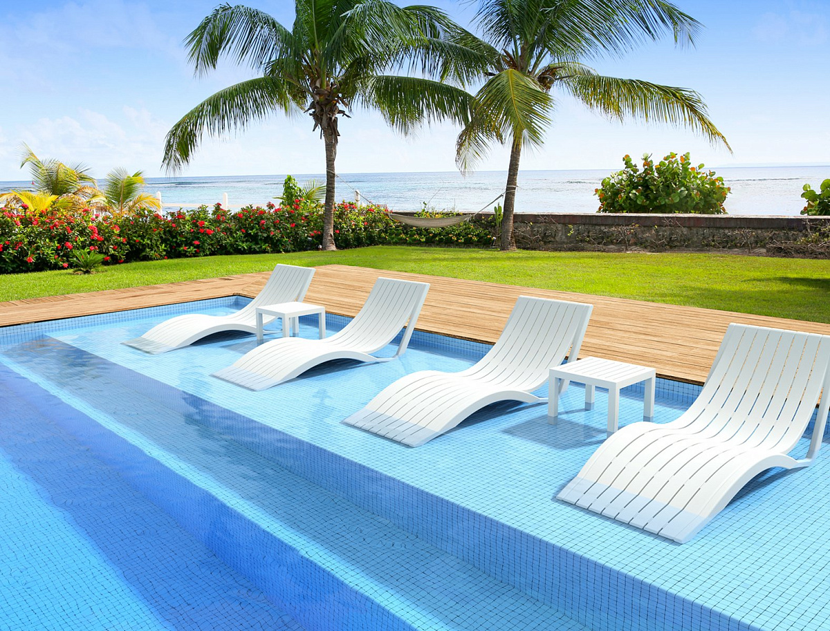 Шезлонг-лежак пластиковый Slim